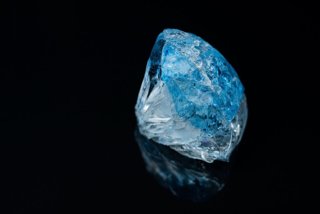 Photo of a blue glass piece broken and crystallized.