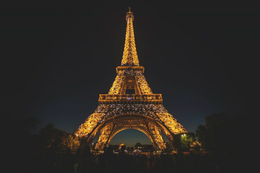 Photo of the Eiffel Tower illuminated at night