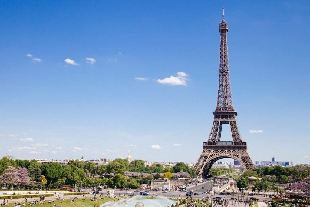 Photo of the Eiffel Tower at day
