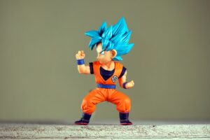 Action figure of Super Saiyan Goku in a fight position, against a beige background.